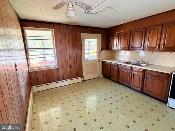 318 CHESTNUT ST, Collegeville, PA 19426