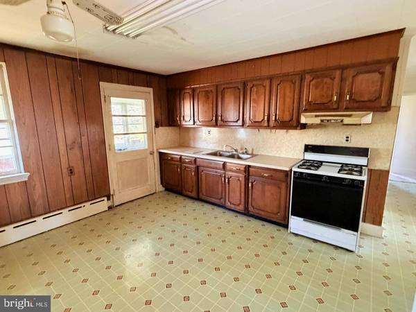 318 CHESTNUT ST, Collegeville, PA 19426