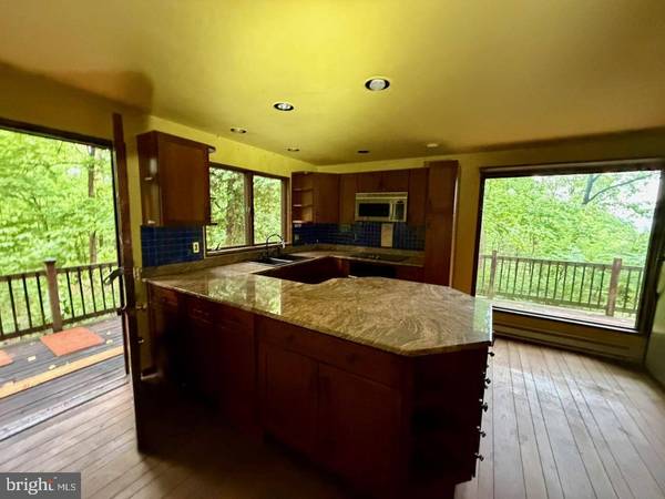 10 RYANFORD RD, Schwenksville, PA 19473