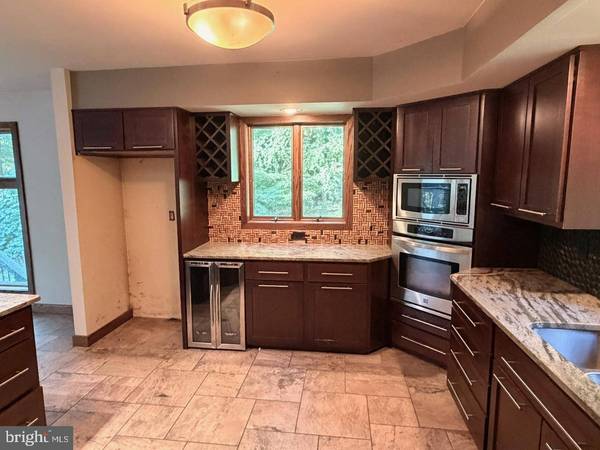 5 STONY HILL LN, Mertztown, PA 19539