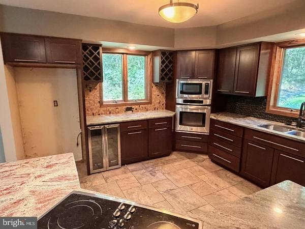 5 STONY HILL LN, Mertztown, PA 19539