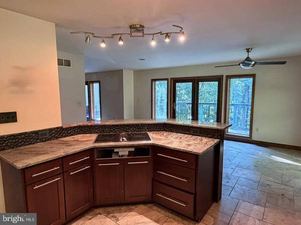 5 STONY HILL LN, Mertztown, PA 19539