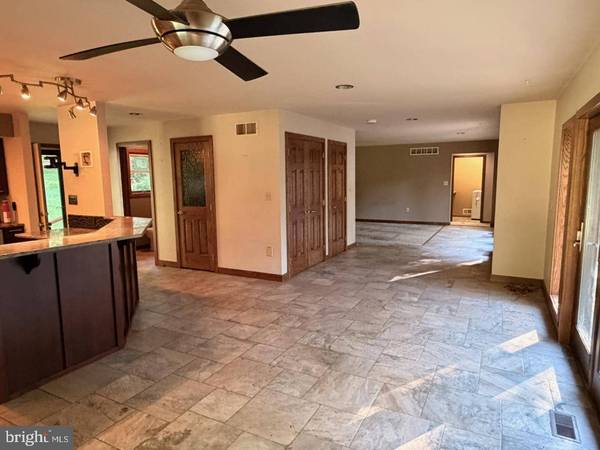 5 STONY HILL LN, Mertztown, PA 19539
