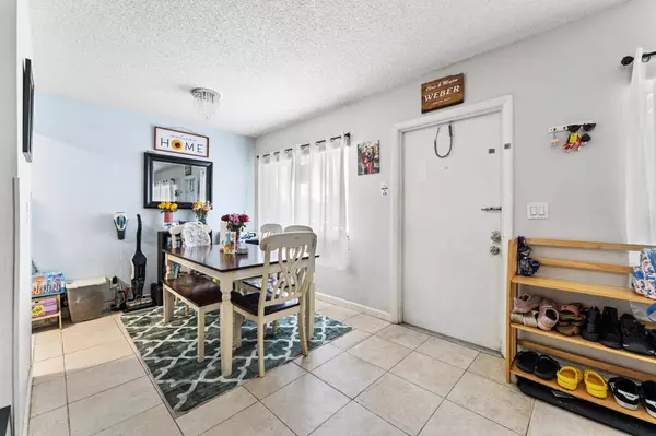 2000 Springdale BLVD 303, Palm Springs, FL 33461