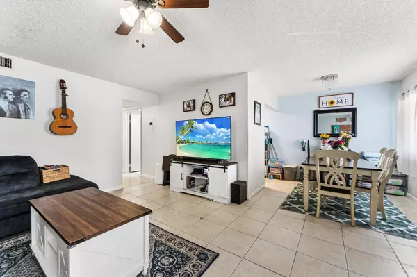 2000 Springdale BLVD 303, Palm Springs, FL 33461