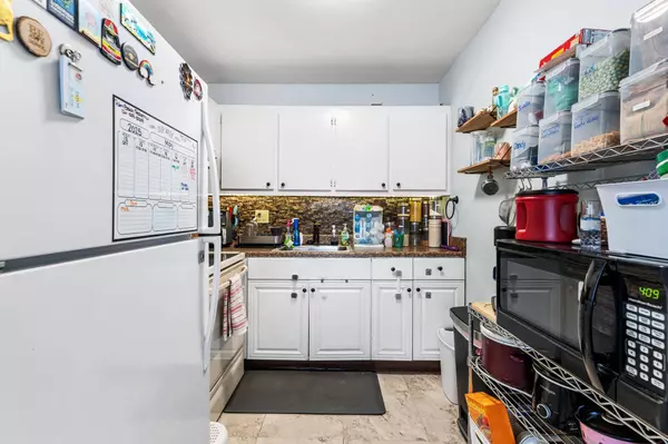 2000 Springdale BLVD 303, Palm Springs, FL 33461