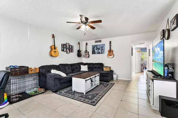 2000 Springdale BLVD 303, Palm Springs, FL 33461