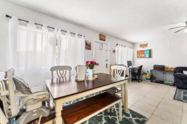 2000 Springdale BLVD 303, Palm Springs, FL 33461