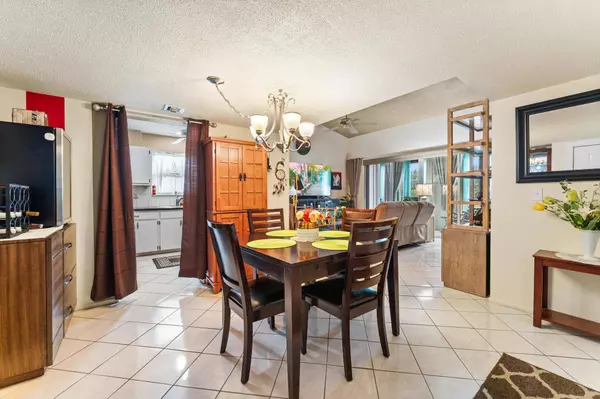 2561 Boundbrook BLVD 209, West Palm Beach, FL 33406