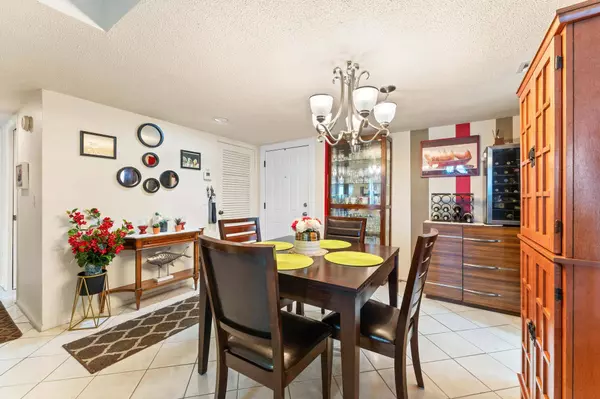 2561 Boundbrook BLVD 209, West Palm Beach, FL 33406