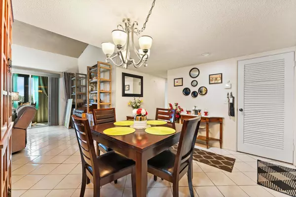 2561 Boundbrook BLVD 209, West Palm Beach, FL 33406