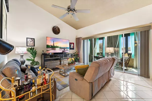 2561 Boundbrook BLVD 209, West Palm Beach, FL 33406