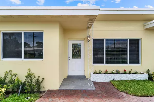 7531 Edgewater CIR, Lake Clarke Shores, FL 33406