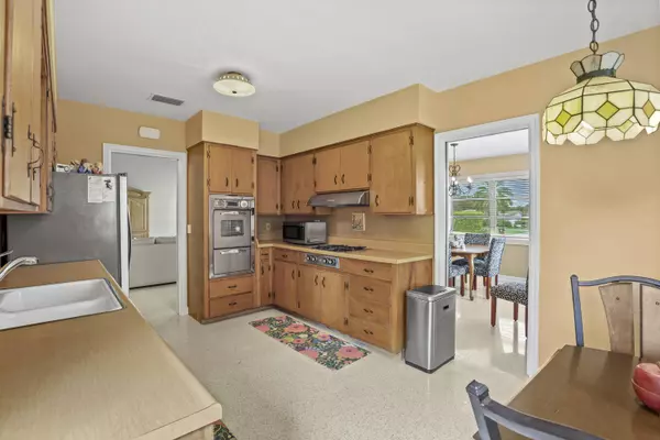 7437 Venetian WAY, Lake Clarke Shores, FL 33406