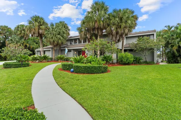 7420 W Lake DR, Lake Clarke Shores, FL 33406