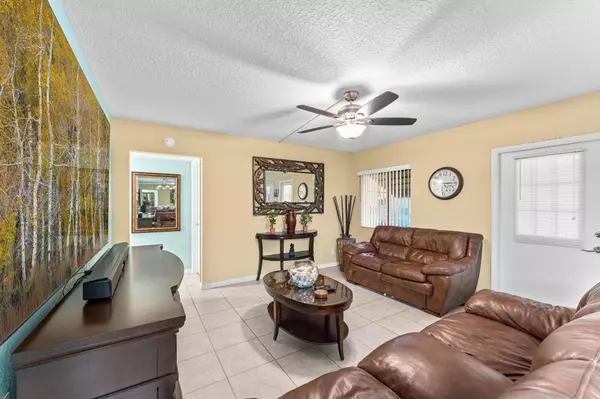 341 Pine Ridge CIR D-1, Greenacres, FL 33463
