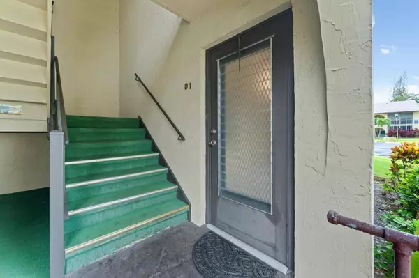 341 Pine Ridge CIR D-1, Greenacres, FL 33463