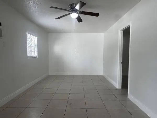 3874 N 7th AVE 3878, Palm Springs, FL 33461
