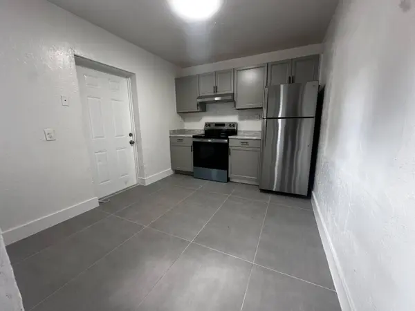 3874 N 7th AVE 3874, Palm Springs, FL 33461