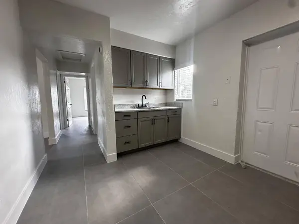 3874 N 7th AVE 3874, Palm Springs, FL 33461