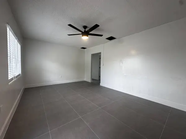 3874 N 7th AVE 3874, Palm Springs, FL 33461