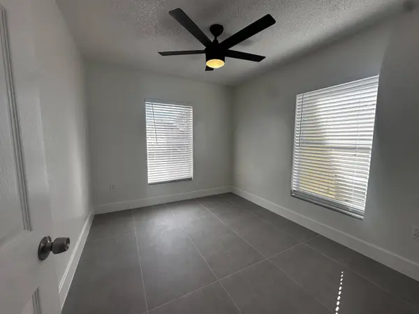 3874 N 7th AVE 3874, Palm Springs, FL 33461