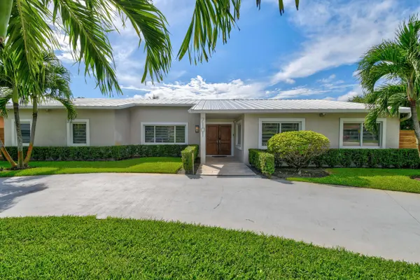 7101 W Lake DR, Lake Clarke Shores, FL 33406