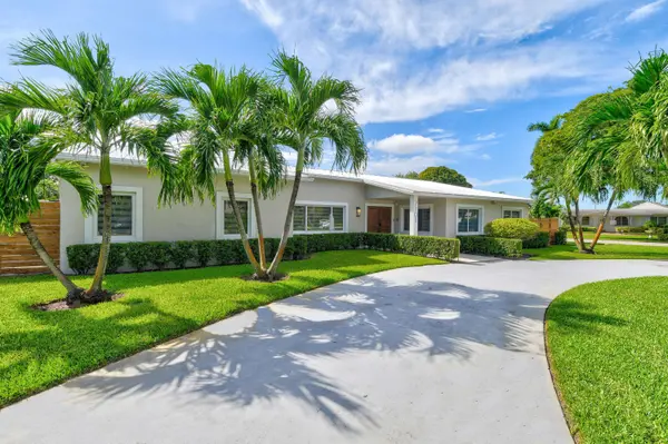 7101 W Lake DR, Lake Clarke Shores, FL 33406