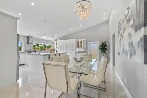 7101 W Lake DR, Lake Clarke Shores, FL 33406