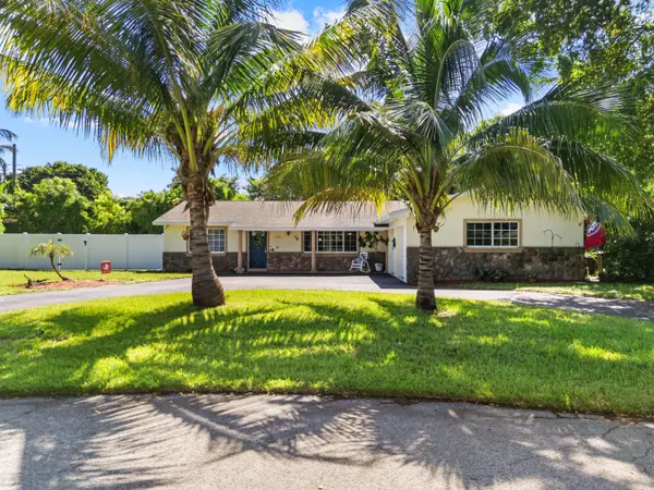 7400 Clarke RD, Lake Clarke Shores, FL 33406