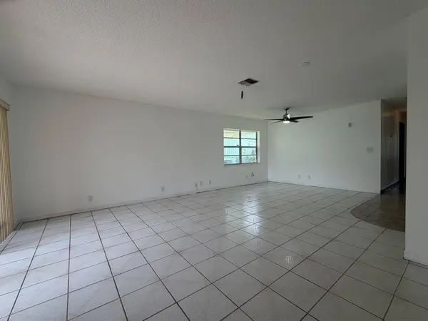7240 Pineforest CIR, Lake Worth, FL 33467
