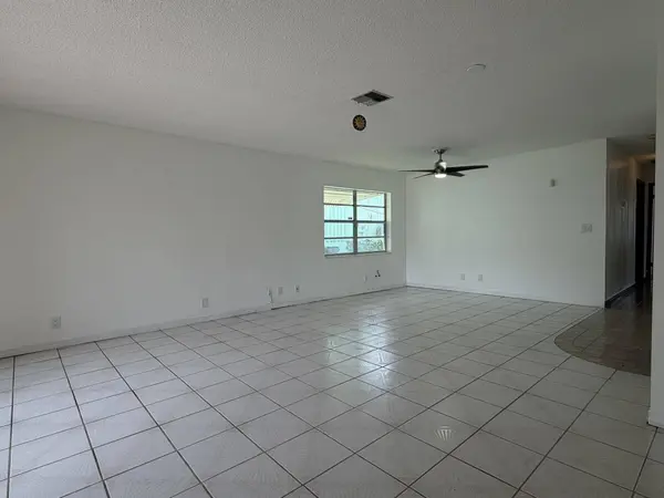 7240 Pineforest CIR, Lake Worth, FL 33467