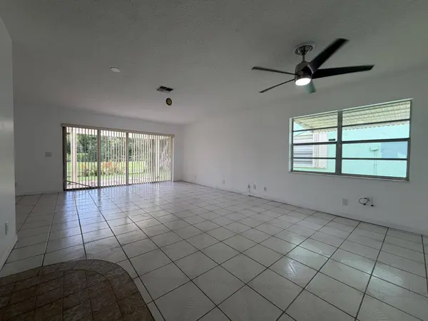 7240 Pineforest CIR, Lake Worth, FL 33467