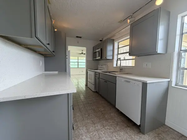 7240 Pineforest CIR, Lake Worth, FL 33467