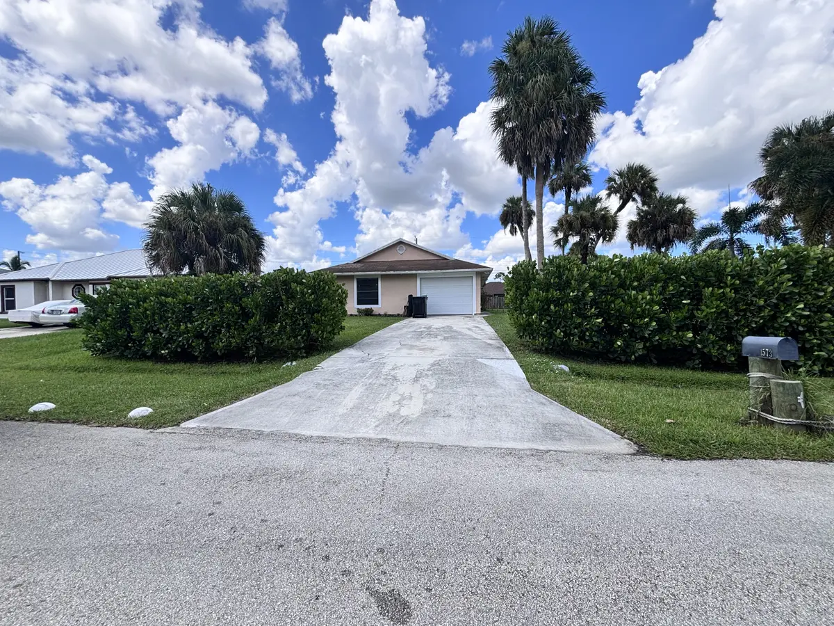1573 SW Dycus Ave, Port St Lucie, FL 34953-5252