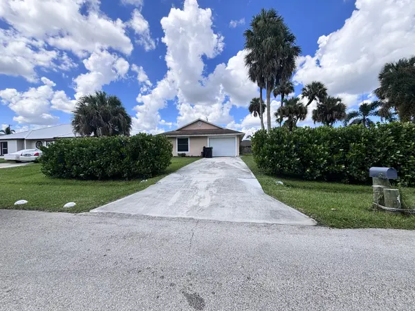 1573 SW Dycus Ave, Port St Lucie, FL 34953-5252