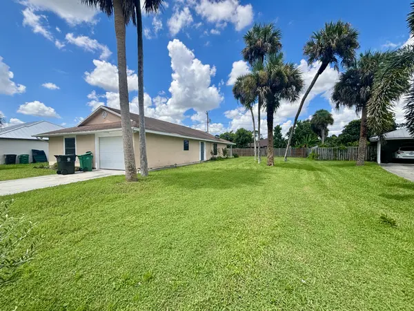 1573 SW Dycus Ave, Port St Lucie, FL 34953-5252
