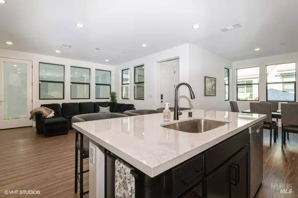 1546 Waterside LN, Rohnert Park, CA 94928