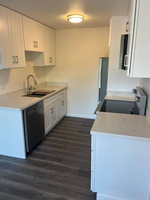 4332 Pacific AVE #80, Stockton, CA 95207