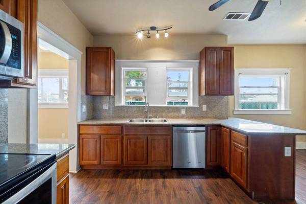 3264 E Kerckhoff AVE, Fresno, CA 93702