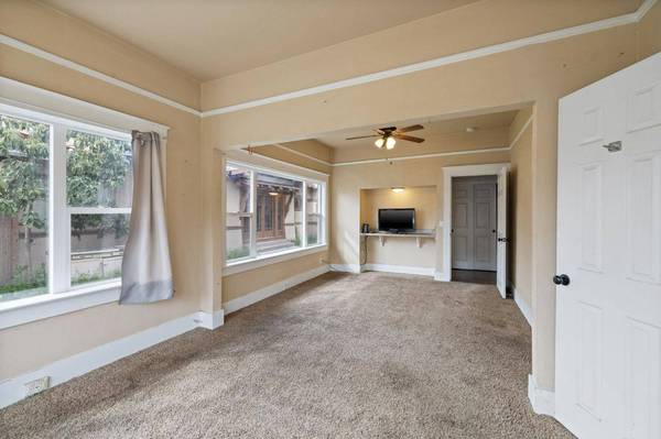 3264 E Kerckhoff AVE, Fresno, CA 93702