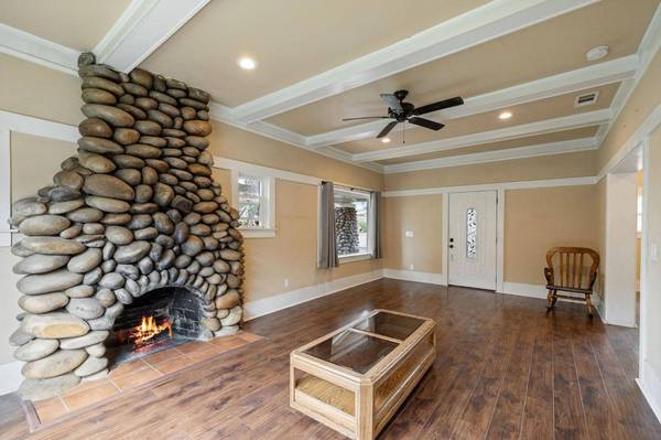 3264 E Kerckhoff AVE, Fresno, CA 93702