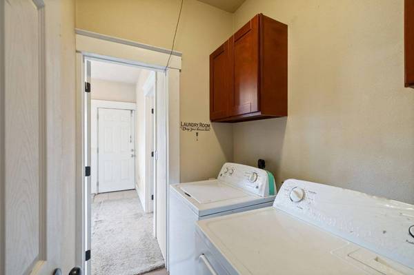 3264 E Kerckhoff AVE, Fresno, CA 93702