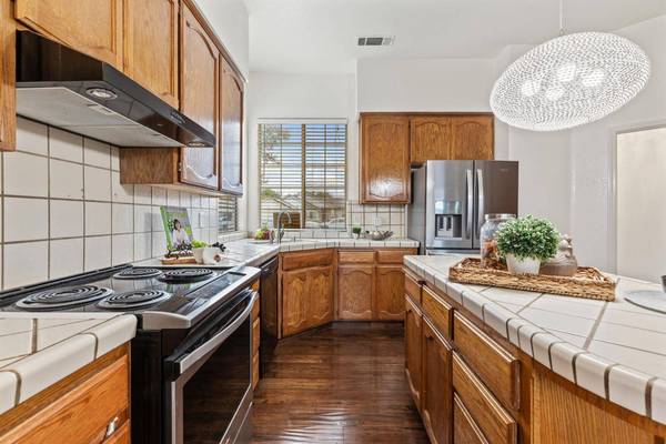 1161 Champagne LN, Manteca, CA 95337