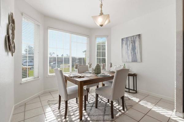 1131 Meadowbrook CT, Manteca, CA 95336