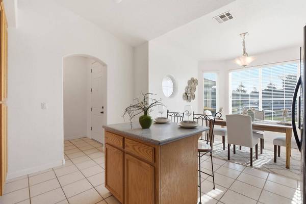 1131 Meadowbrook CT, Manteca, CA 95336