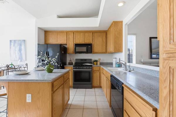 1131 Meadowbrook CT, Manteca, CA 95336