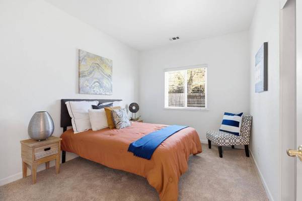 1131 Meadowbrook CT, Manteca, CA 95336