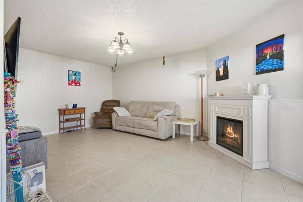 328 Northbank CT #79, Stockton, CA 95207