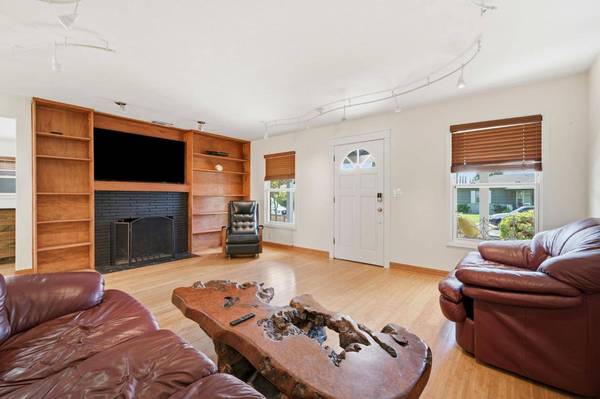 2020 Lake DR, Stockton, CA 95204